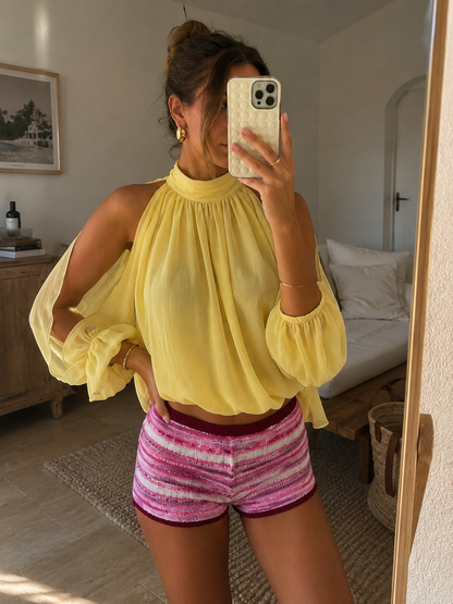 Élégante et intemporelle, la blouse Sormiou sublime toutes les silhouettes grâce à sa coupe fluide et son col montant. Une pièce facile à porter pour un look raffiné en toute saison.